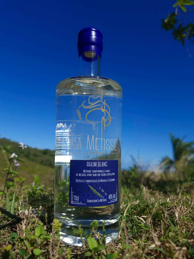 Rhum blanc La Métisse, bouteille cachetée à la cire — Nouvelle-Calédonie