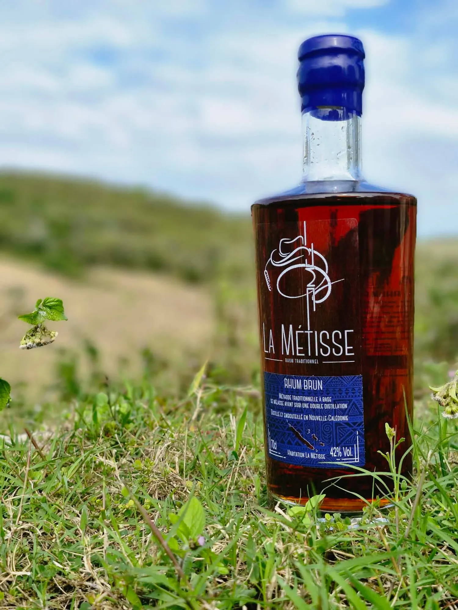 Bouteille La Métisse rhum brun au cœur de gaïac torréfié dans la brousse calédonienne